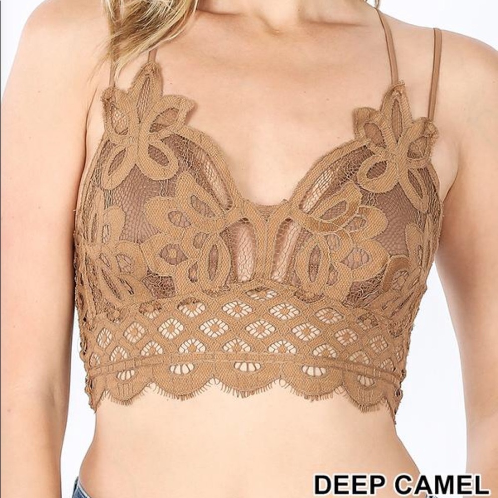 MOVING SALE! NWT: Lace Bralette With Removable Pads